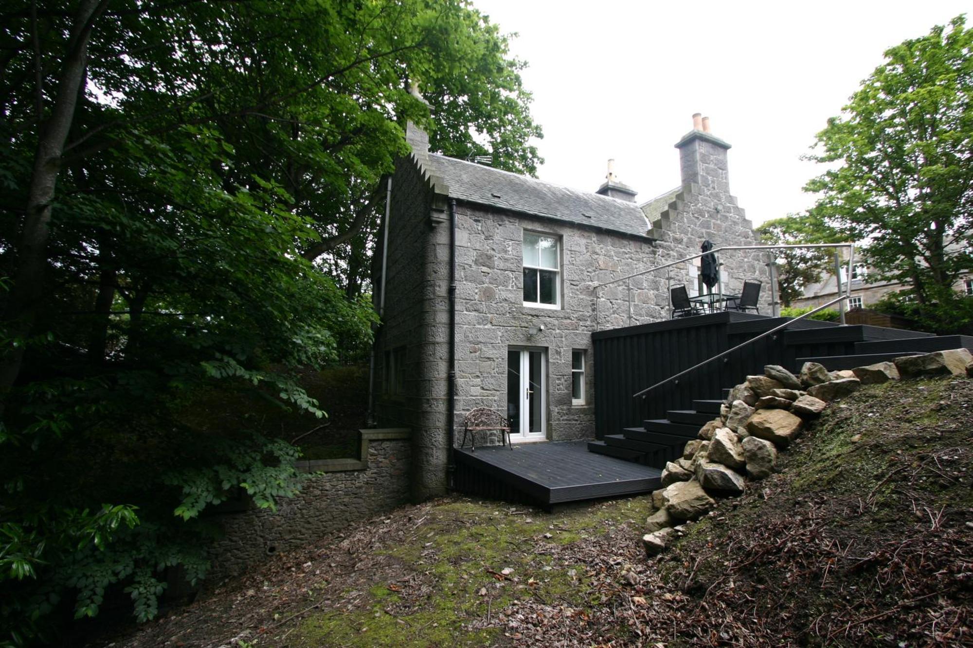 Historic Baronial Lodge With Parking, Aberdeen City Centre Exterior foto